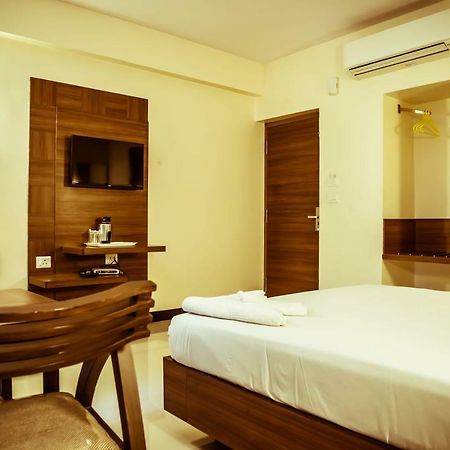 The Pioneer Hotel Visakhapatnam Exterior photo